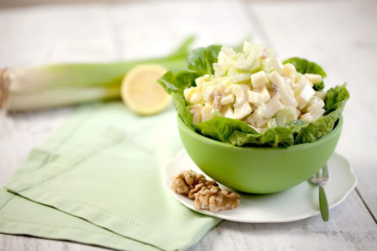 welke groente is essentieel voor waldorfsalade