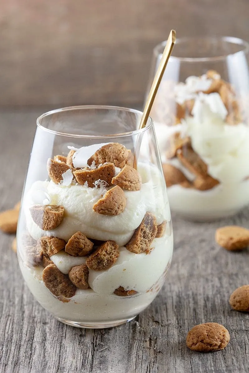 Witte chocolademousse met pepernoten