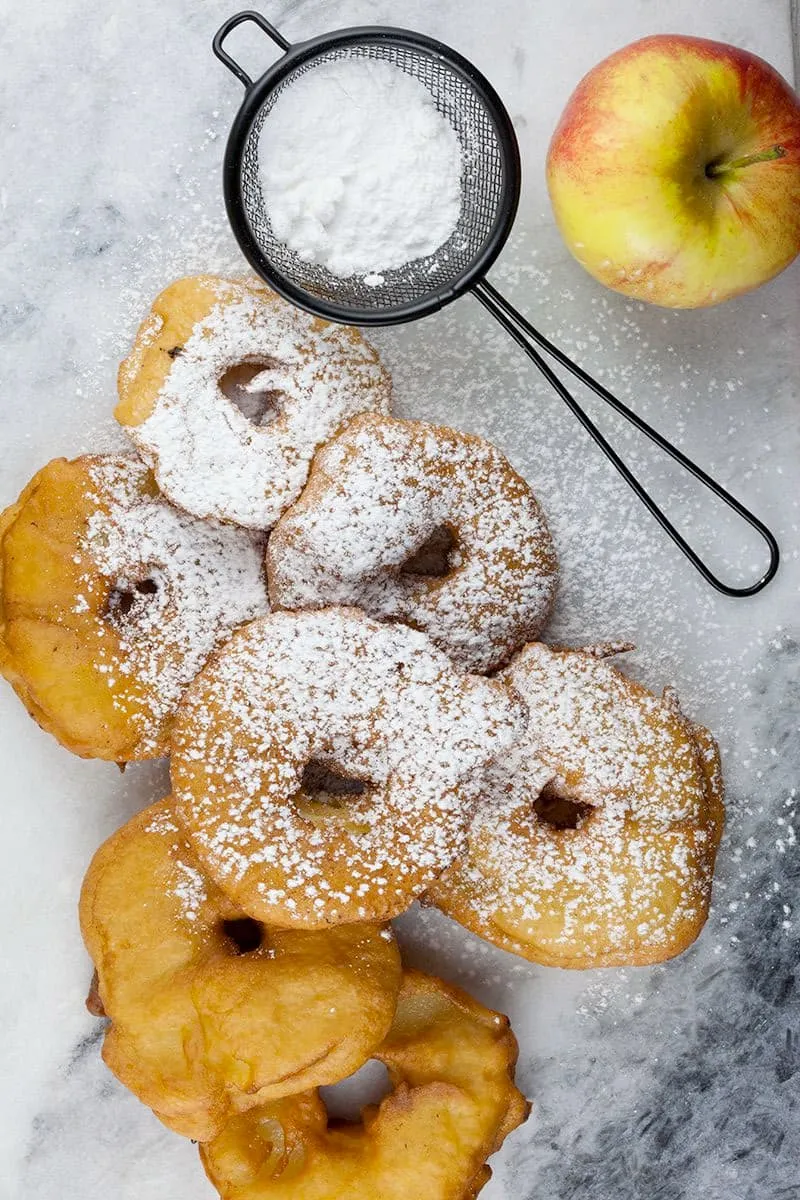 Zelfgemaakte appelbeignets