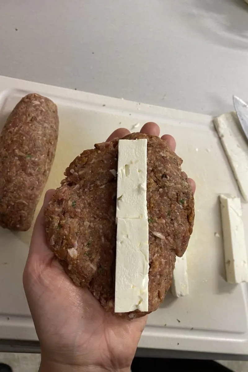 Bifteki met feta voorbereiden 1