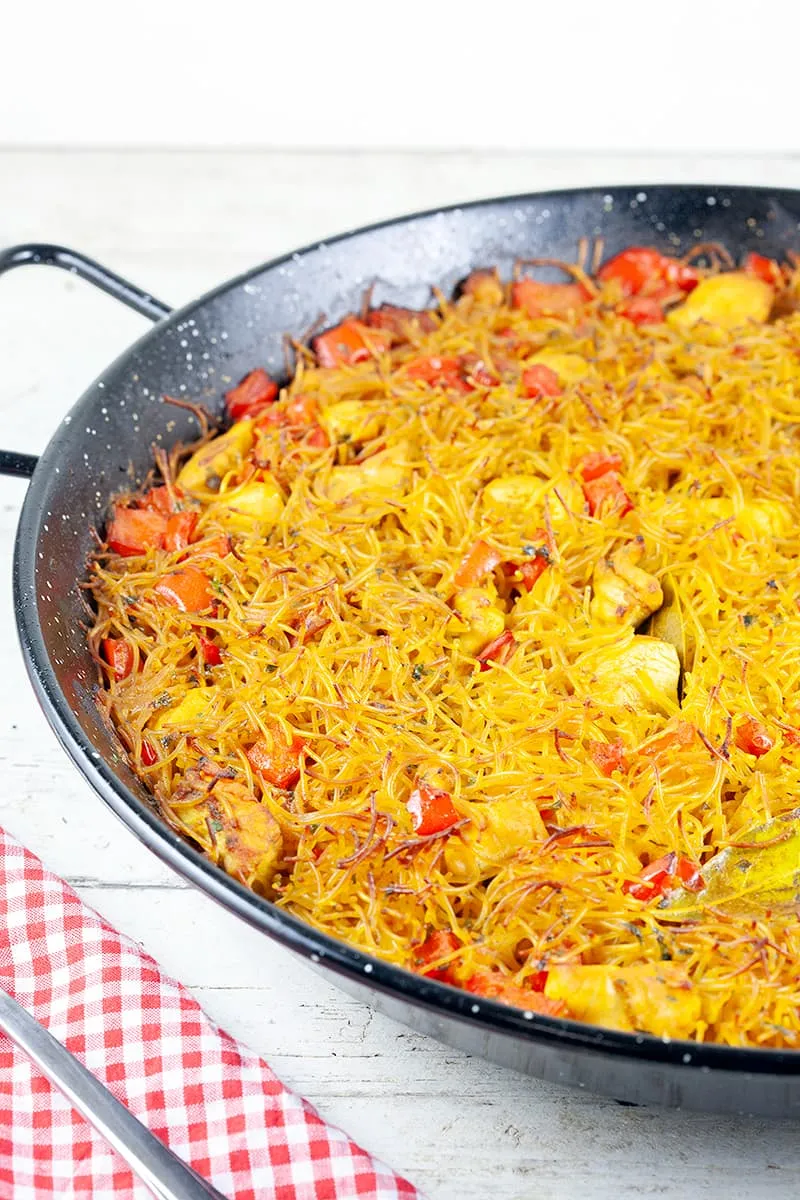 Catalaanse Fideuá de pollo