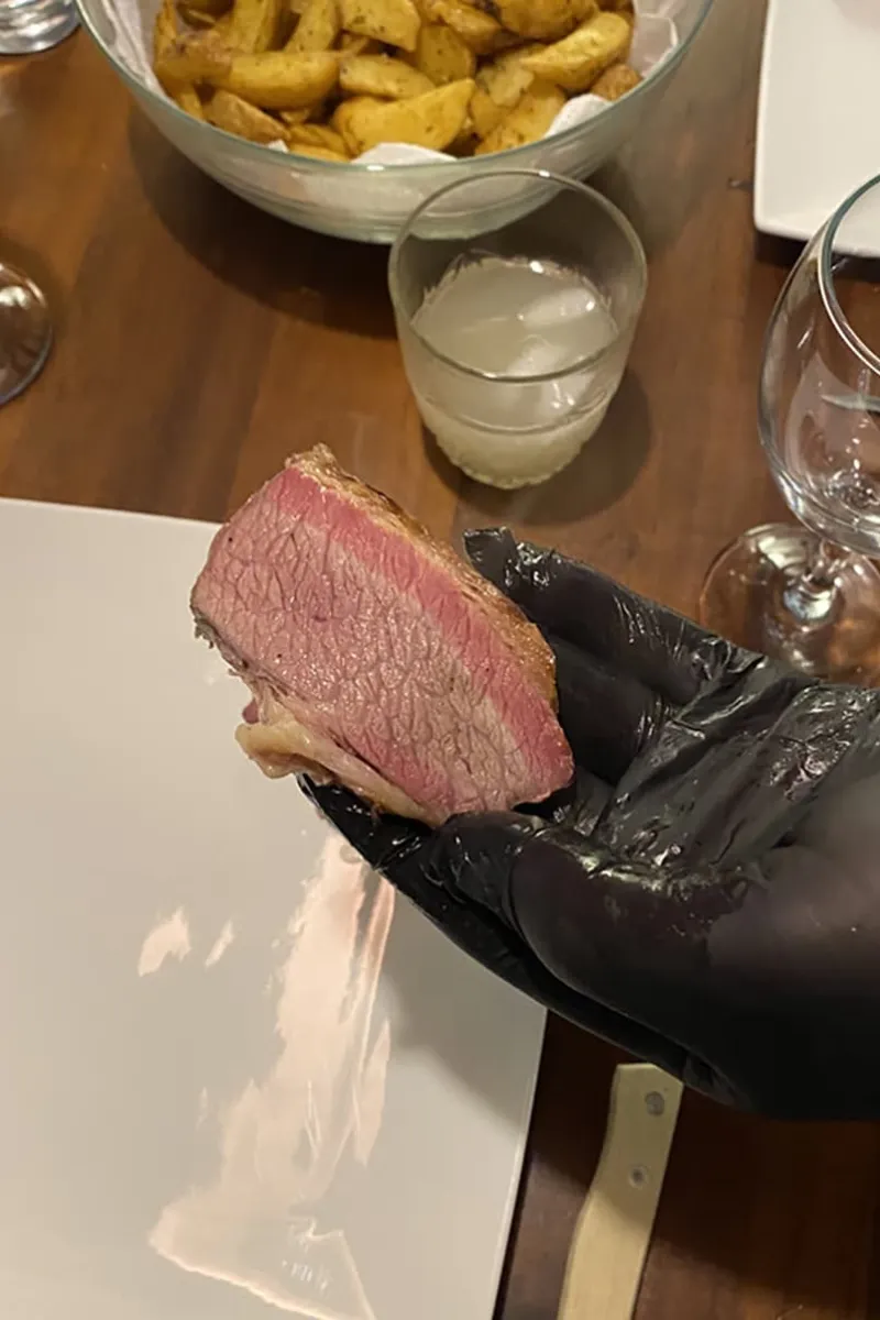 Beef brisket met goed zichtbare rookrand