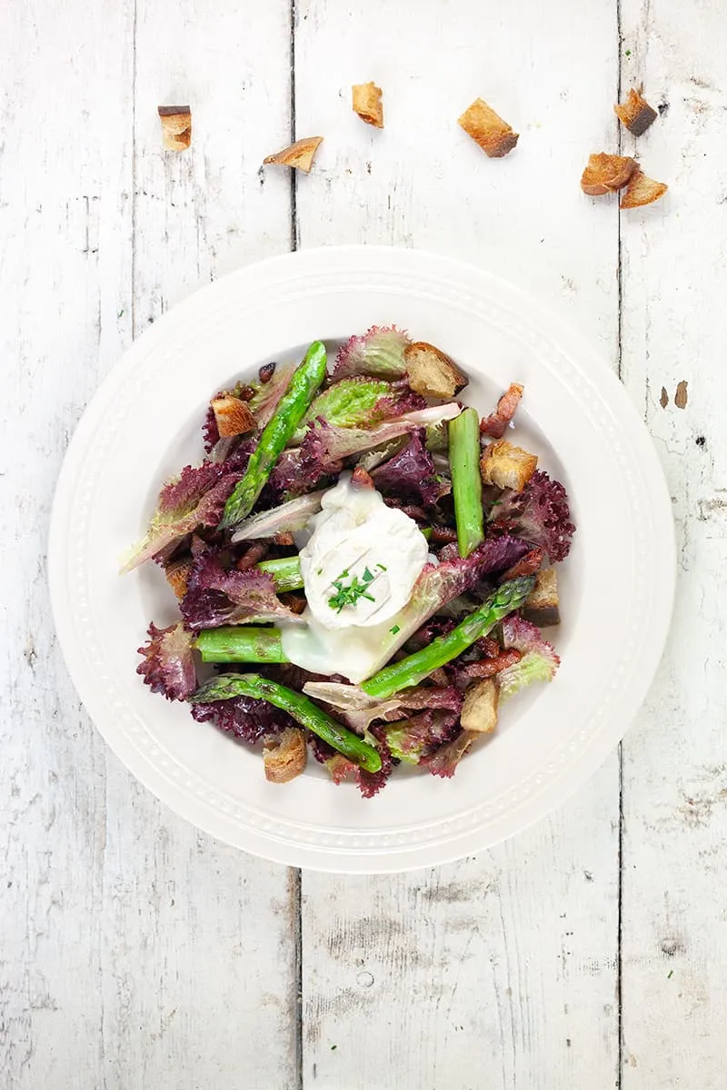 Groene aspergesalade met warme geitenkaas