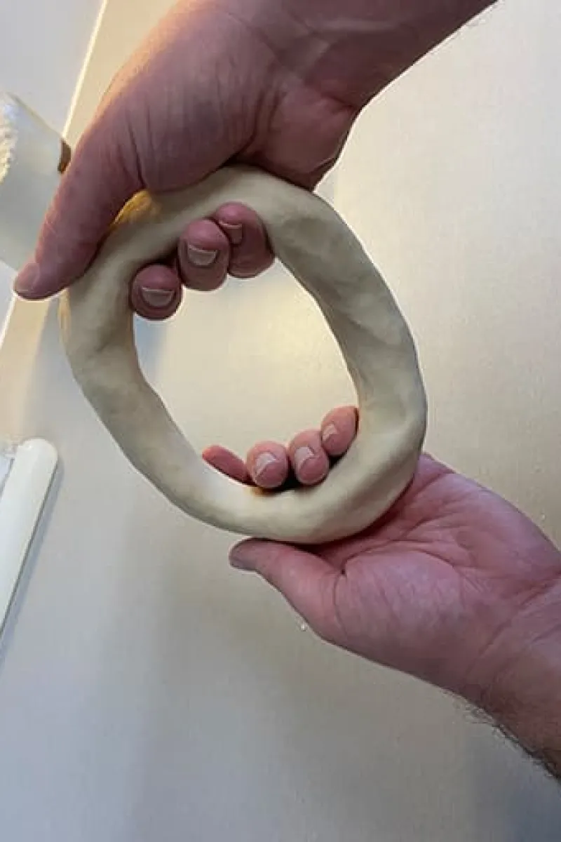 Het gyoza deeg bewerken