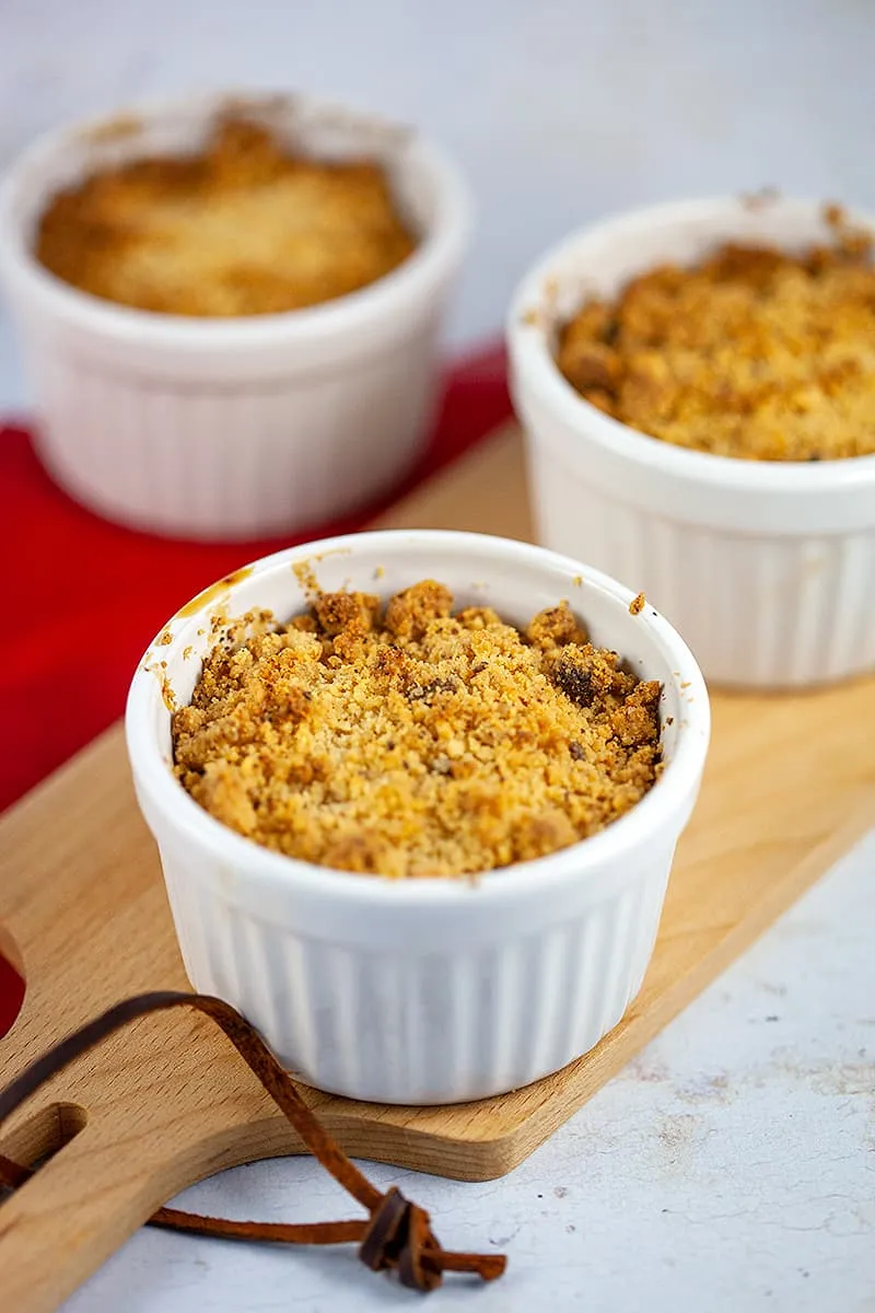 Kersen crumble