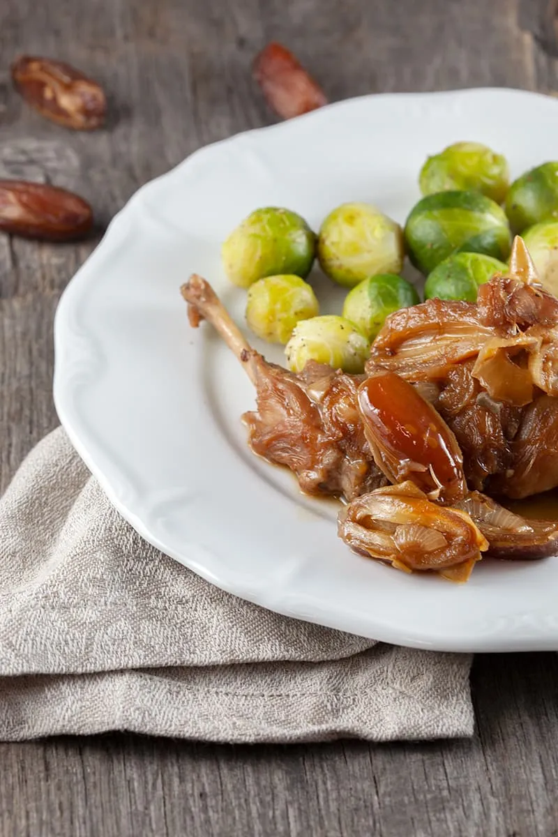Konijn met dadels en bier