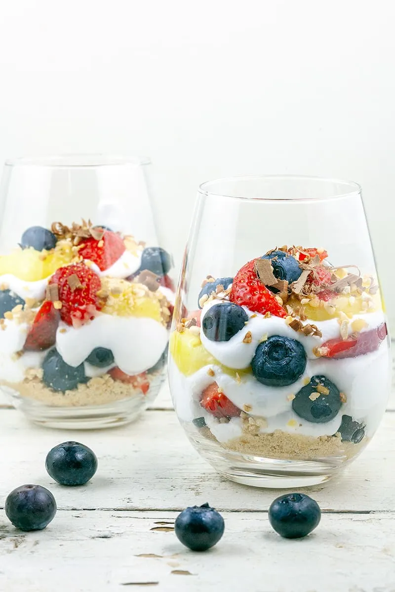 Limoen kokos en aardbeien toetje