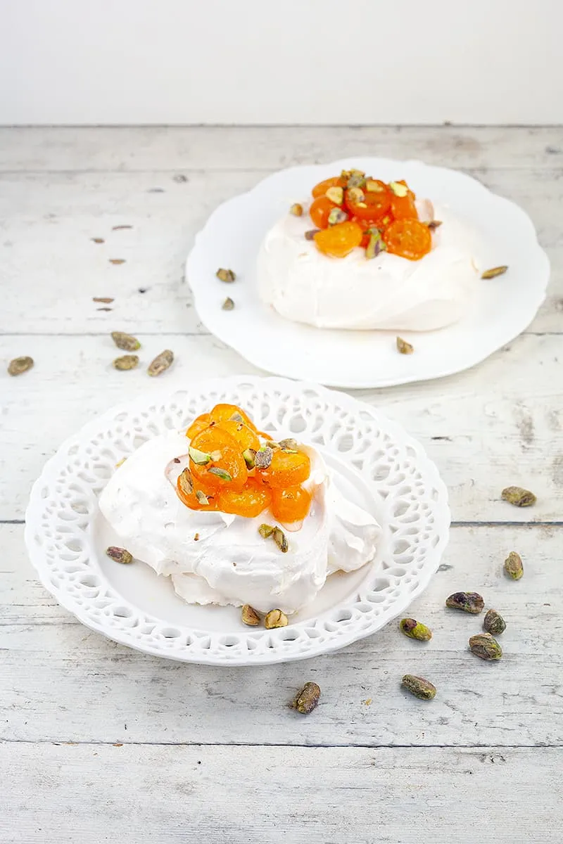 Mini pavlova met kumquats