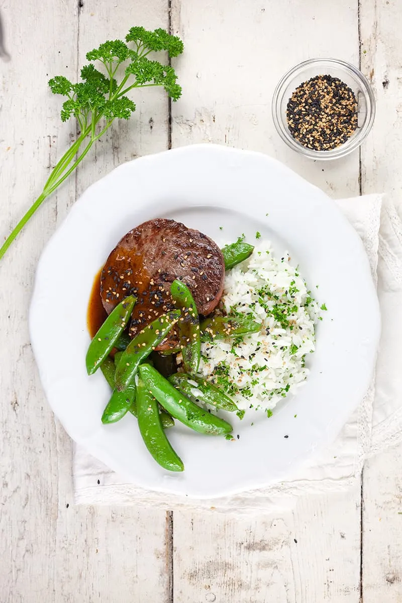 Tournedos met sugar snaps
