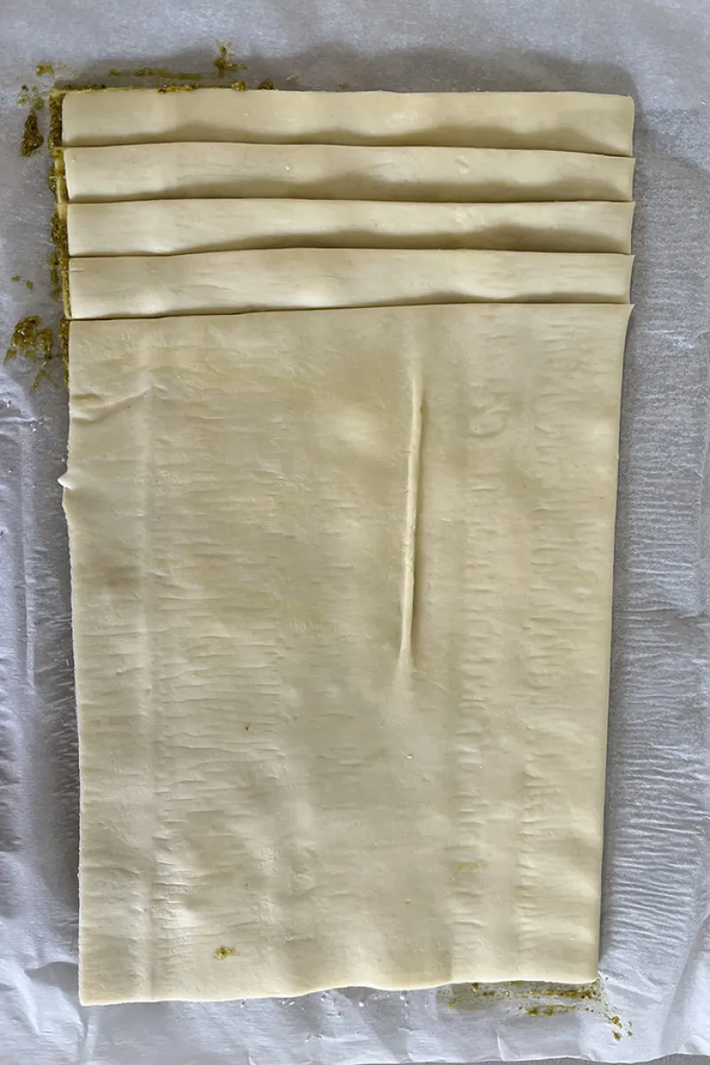 Bladerdeeg met pesto maken - stap 1