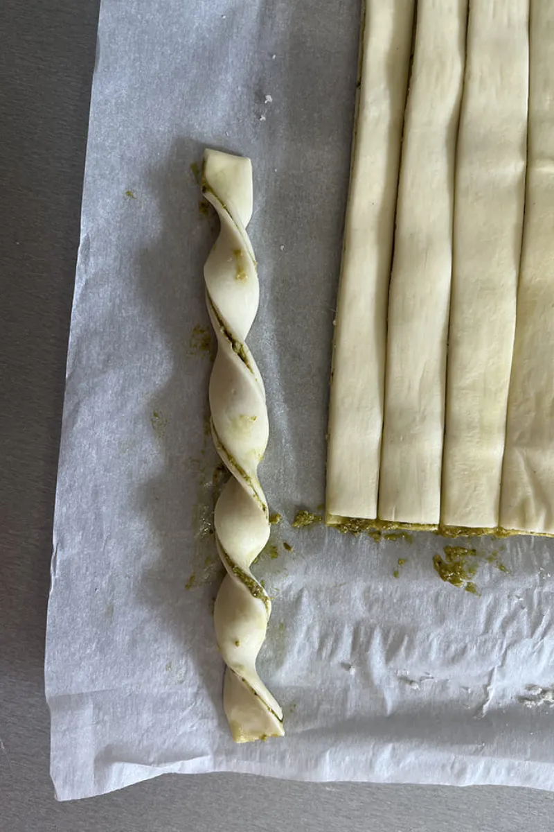 Bladerdeeg met pesto maken - stap 2