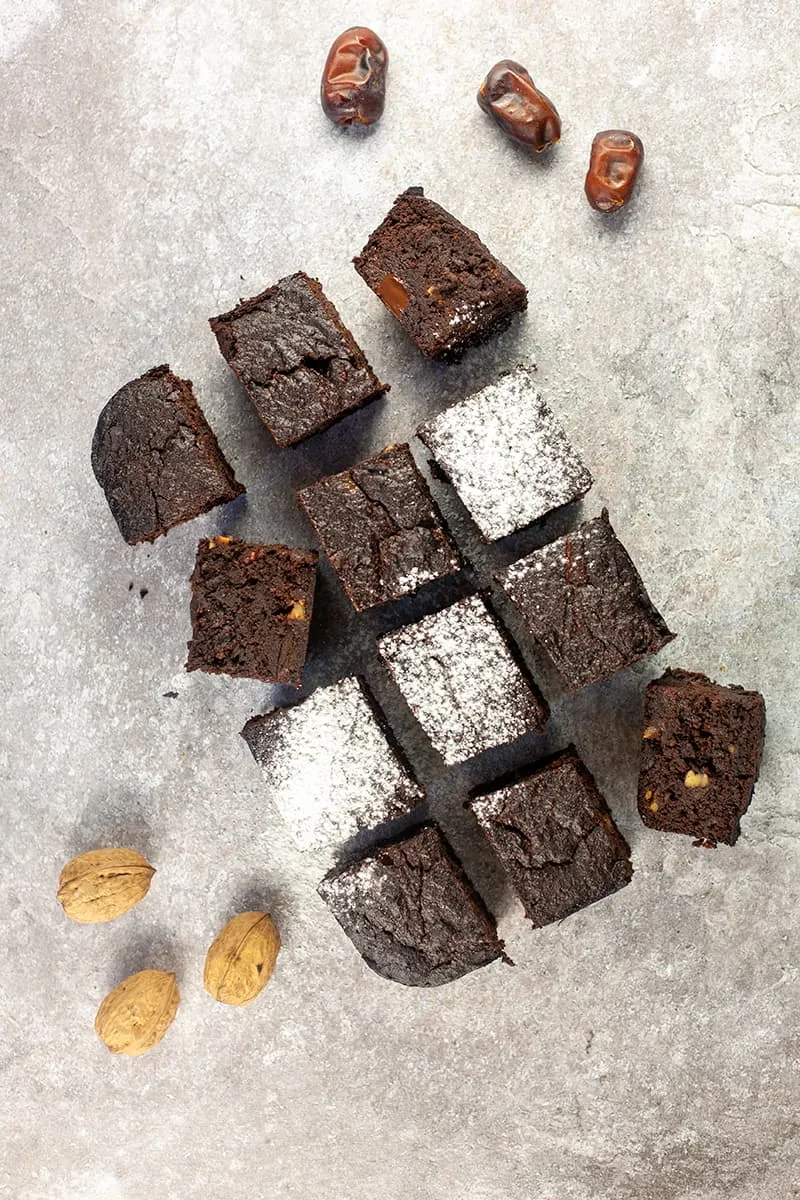 Brownies met walnoten en dadels