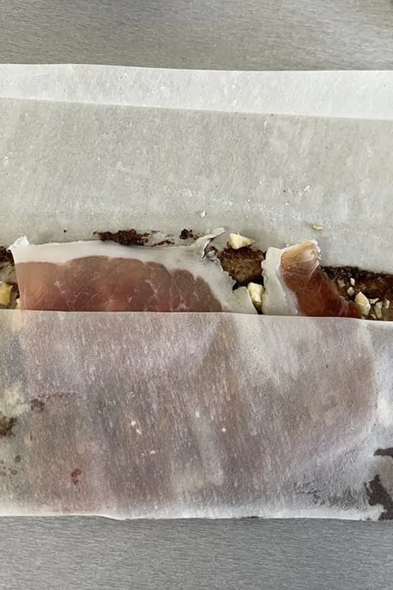 Filodeegrolletjes met olijventapenade oprollen - stap 2