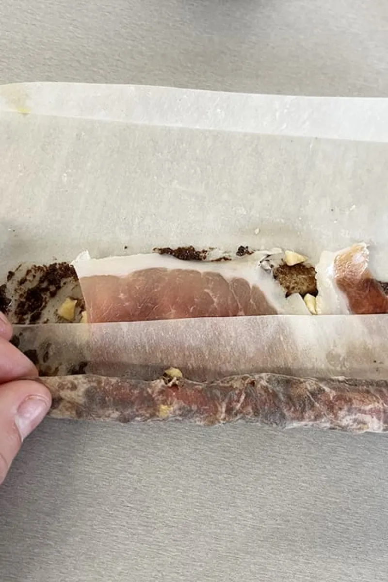 Filodeegrolletjes met olijventapenade oprollen - stap 3