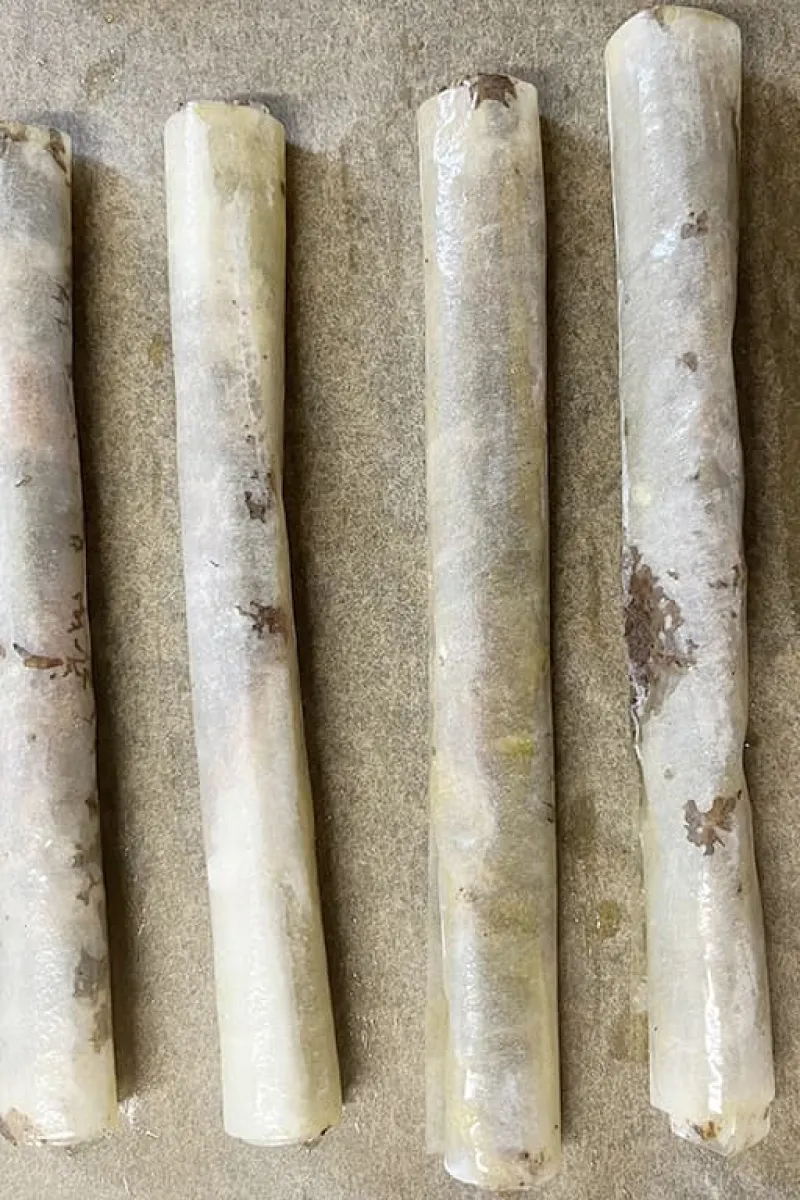 Filodeegrolletjes met olijventapenade oprollen - stap 4