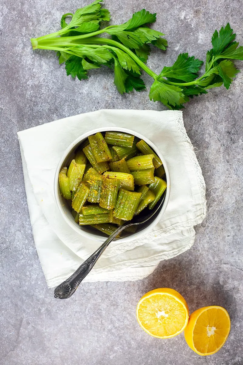 Gestoofde bleekselderij