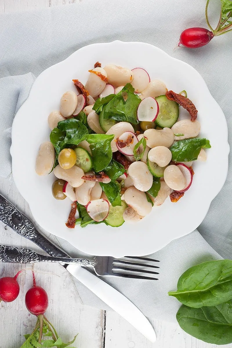 Griekse witte bonensalade