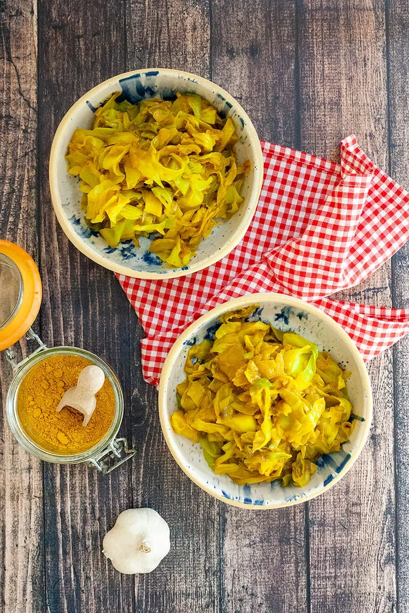 Spitskool met kerrie