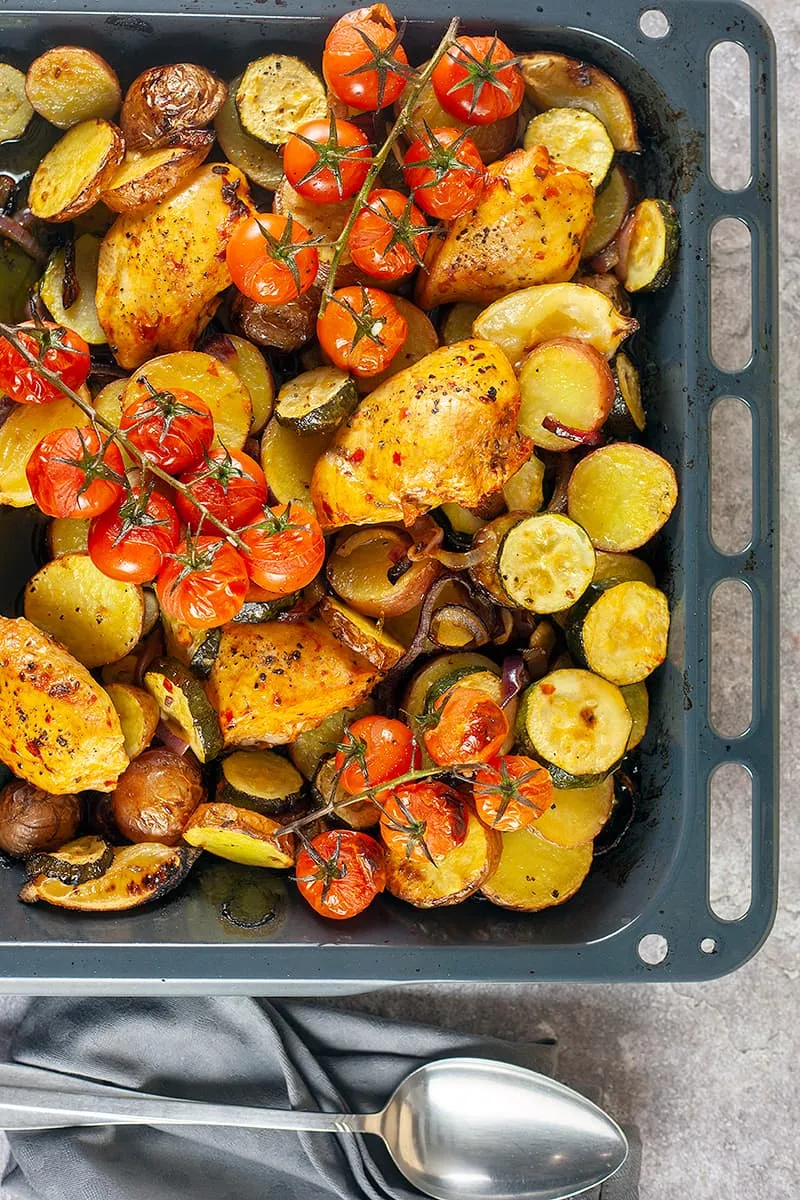 Traybake met kip en courgette