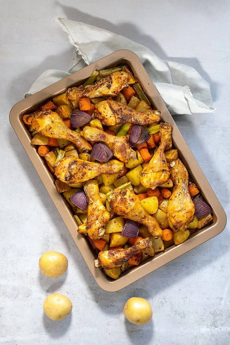 Traybake met kipdrumsticks