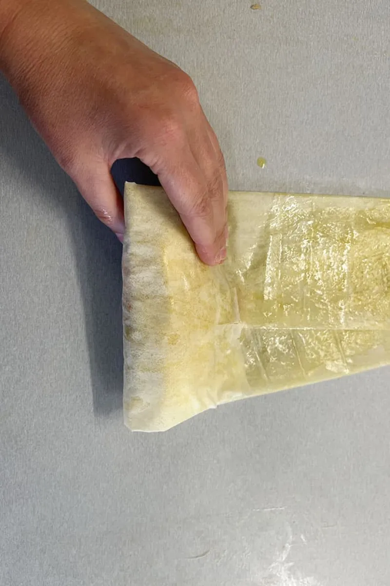 Vegetarische filodeeg pakketjes vouwen - stap 3
