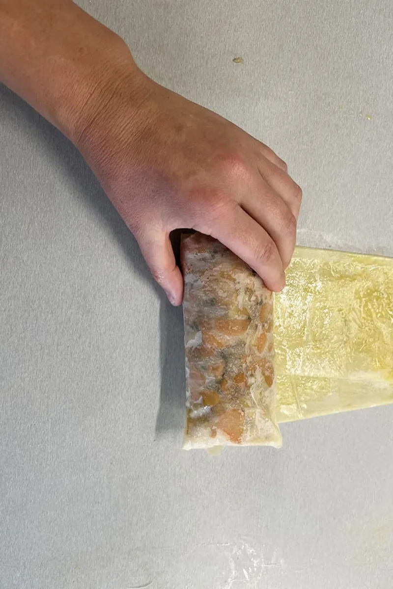 Vegetarische filodeeg pakketjes vouwen - stap 4