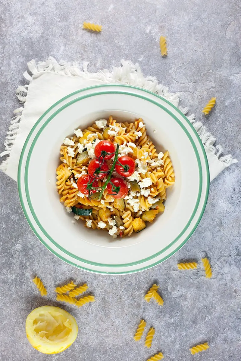 Vegetarische pasta met courgette