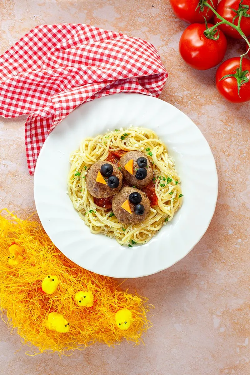 Vogelnest pasta met gehaktballen