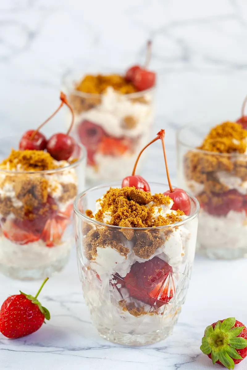 Mascarpone toetje met aardbeien