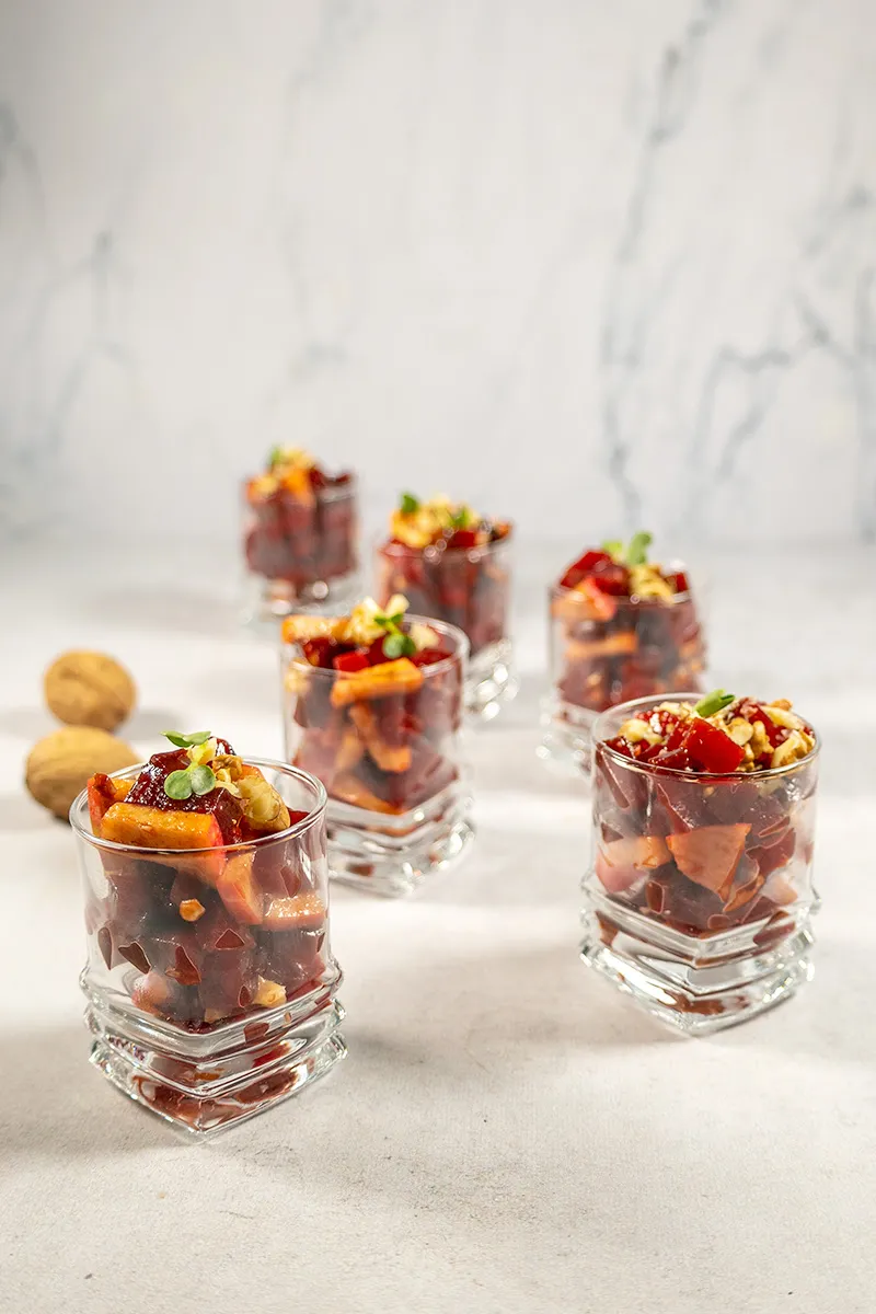 Rode biet tartaar in een glaasje