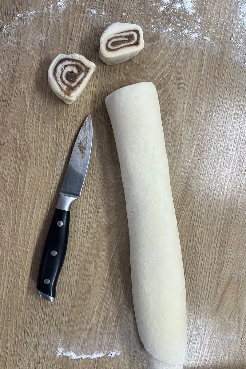 Cinnamon roll kerstboom maken - stap 2