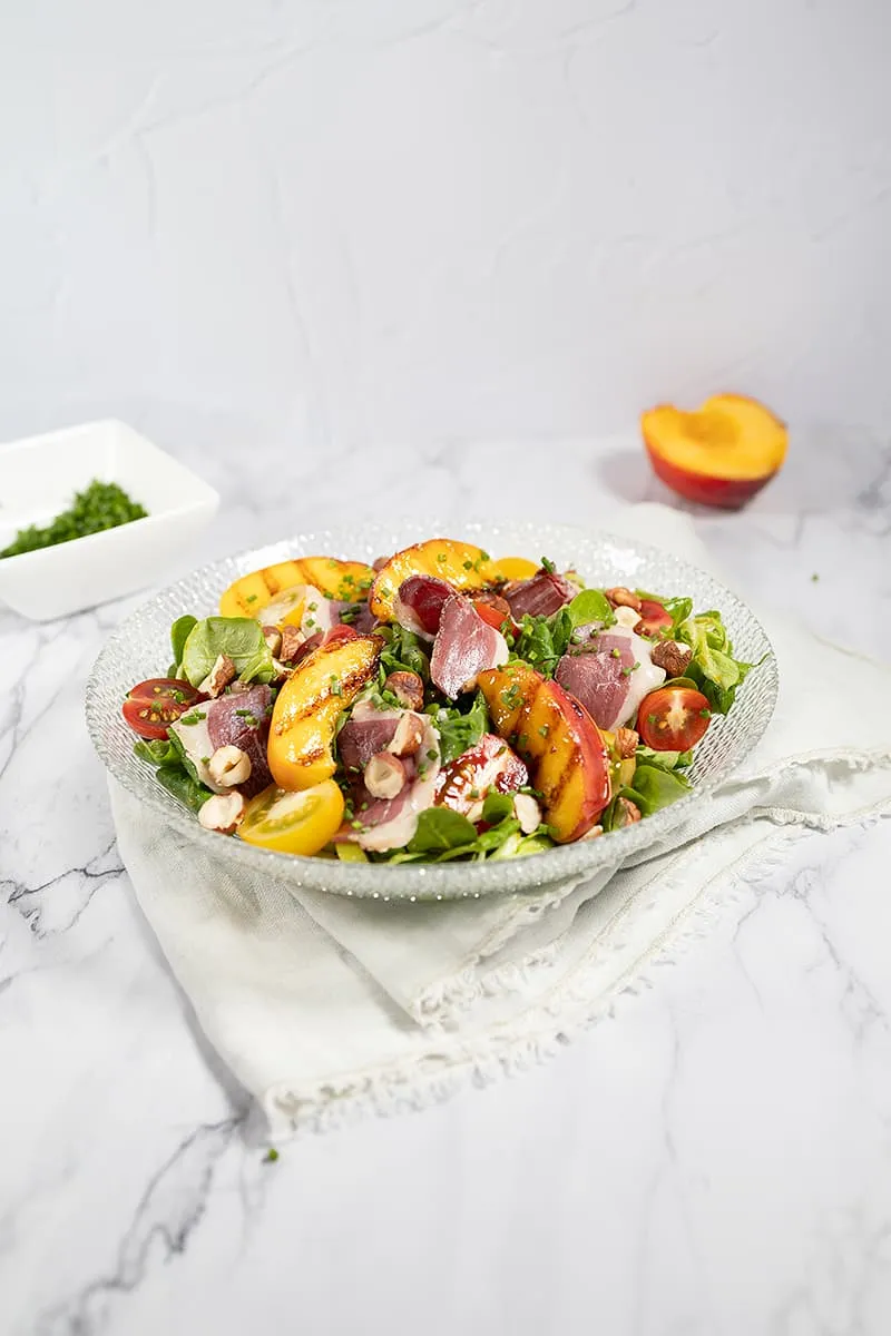 Gerookte eendenborst salade met perzik