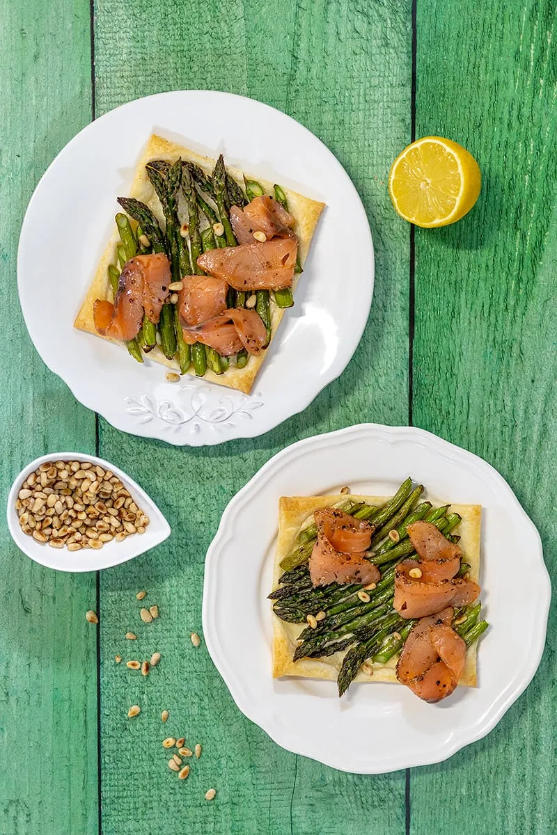 Groene asperge taartjes met zalm