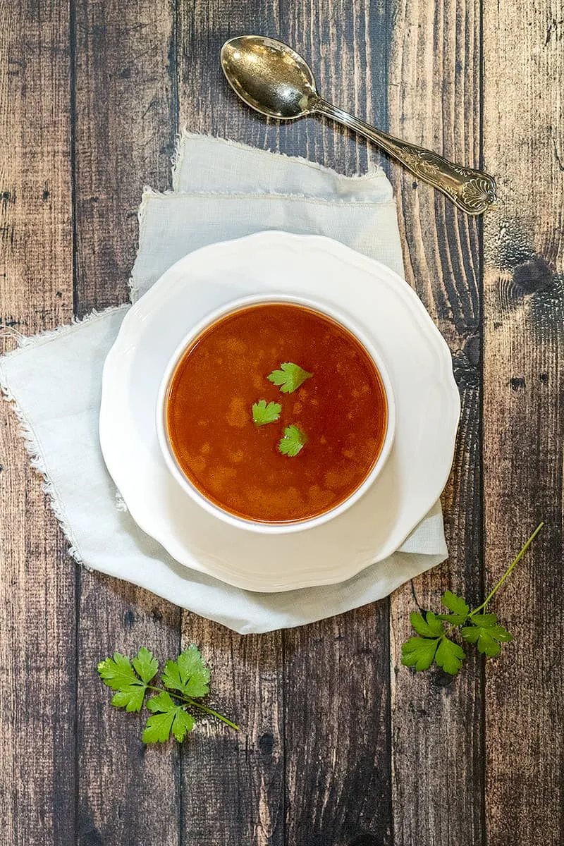 Heldere ossenstaartsoep