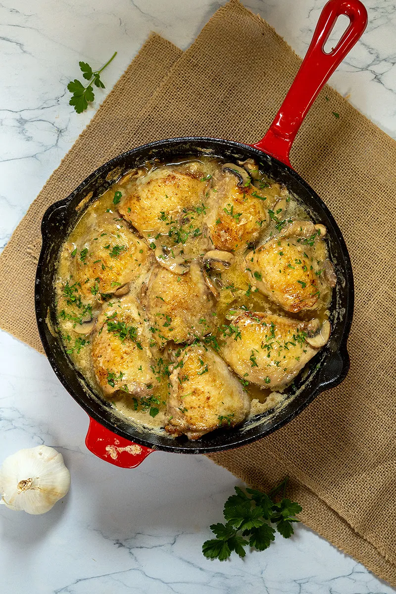 Kippendijen met champignonroomsaus