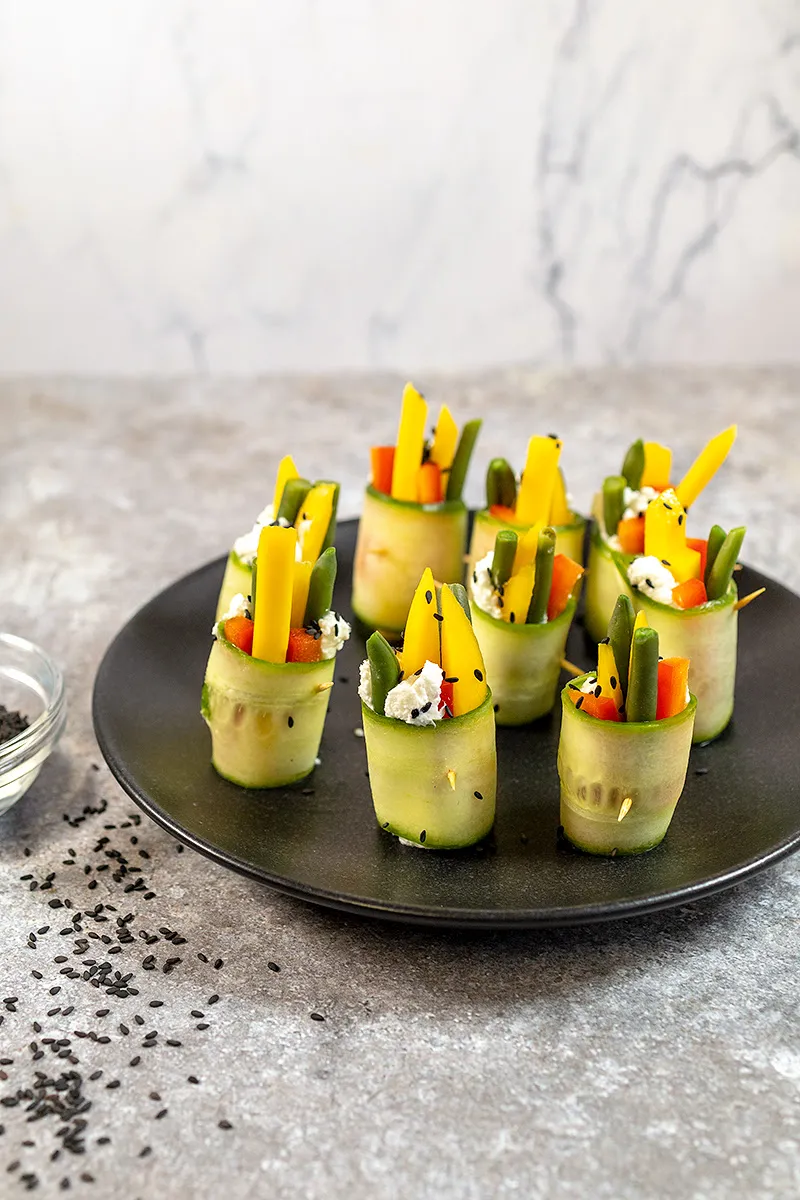Komkommerrolletjes met geitenkaas