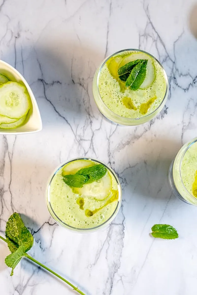 Zelf koude komkommersoep maken