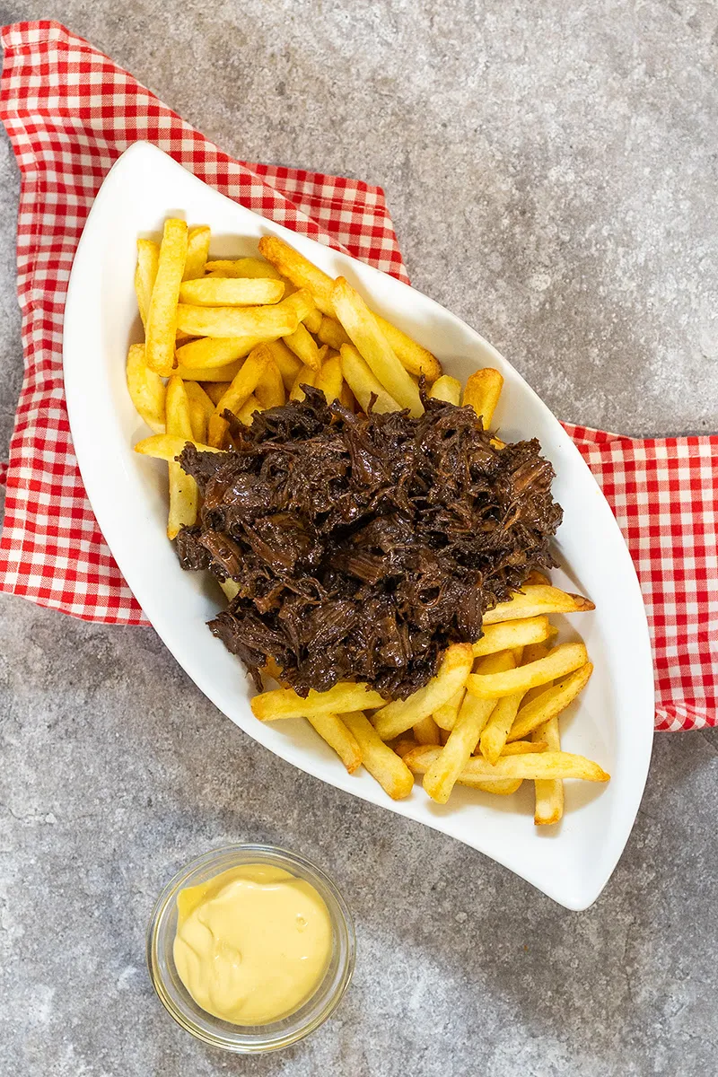 Patatje stoofvlees (friet stoofvlees)
