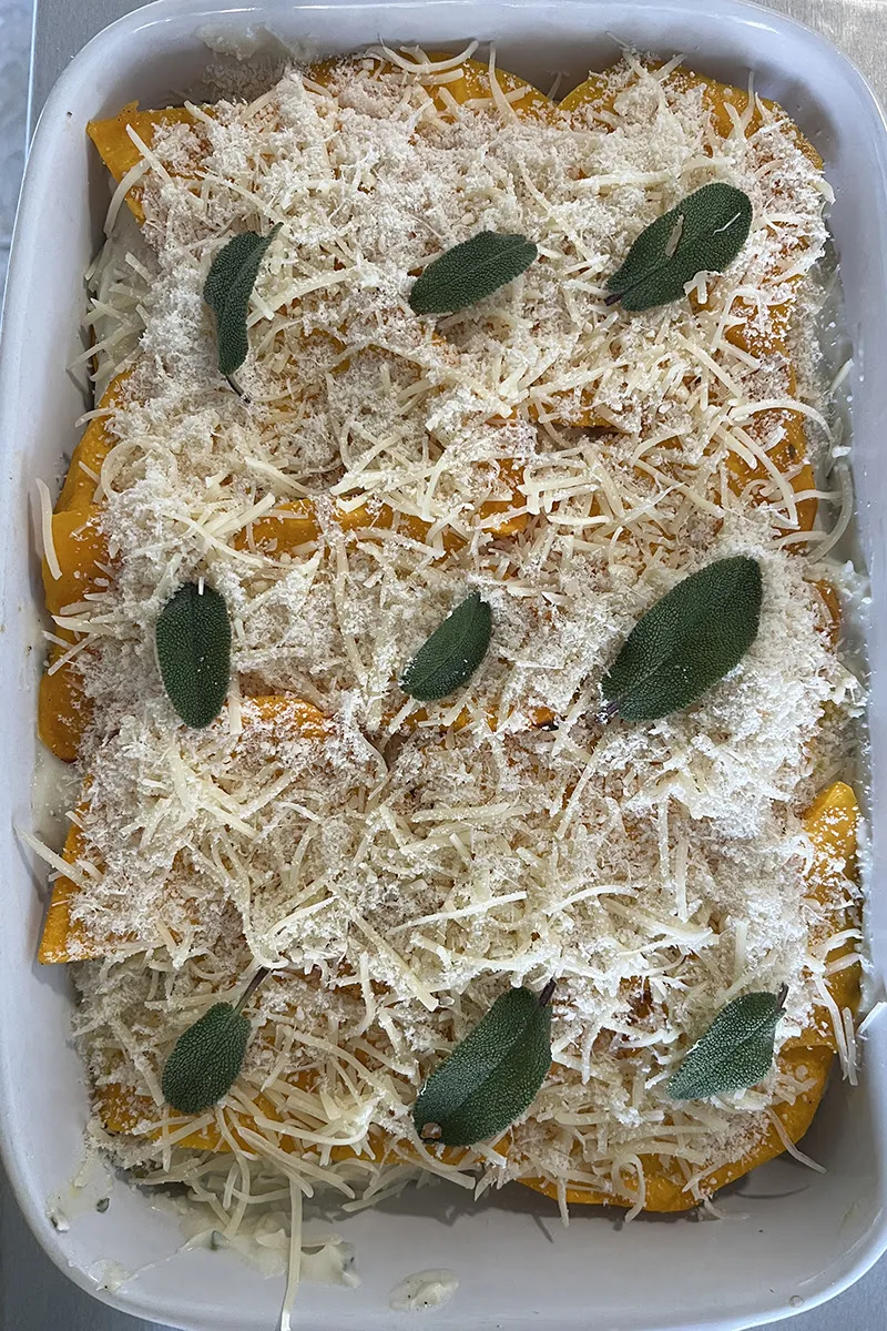 Pompoenlasagne klaar voor de oven