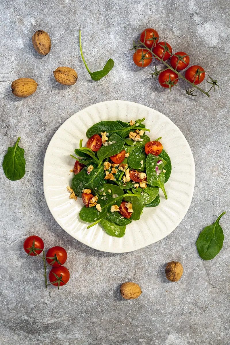 Spinaziesalade met walnoten
