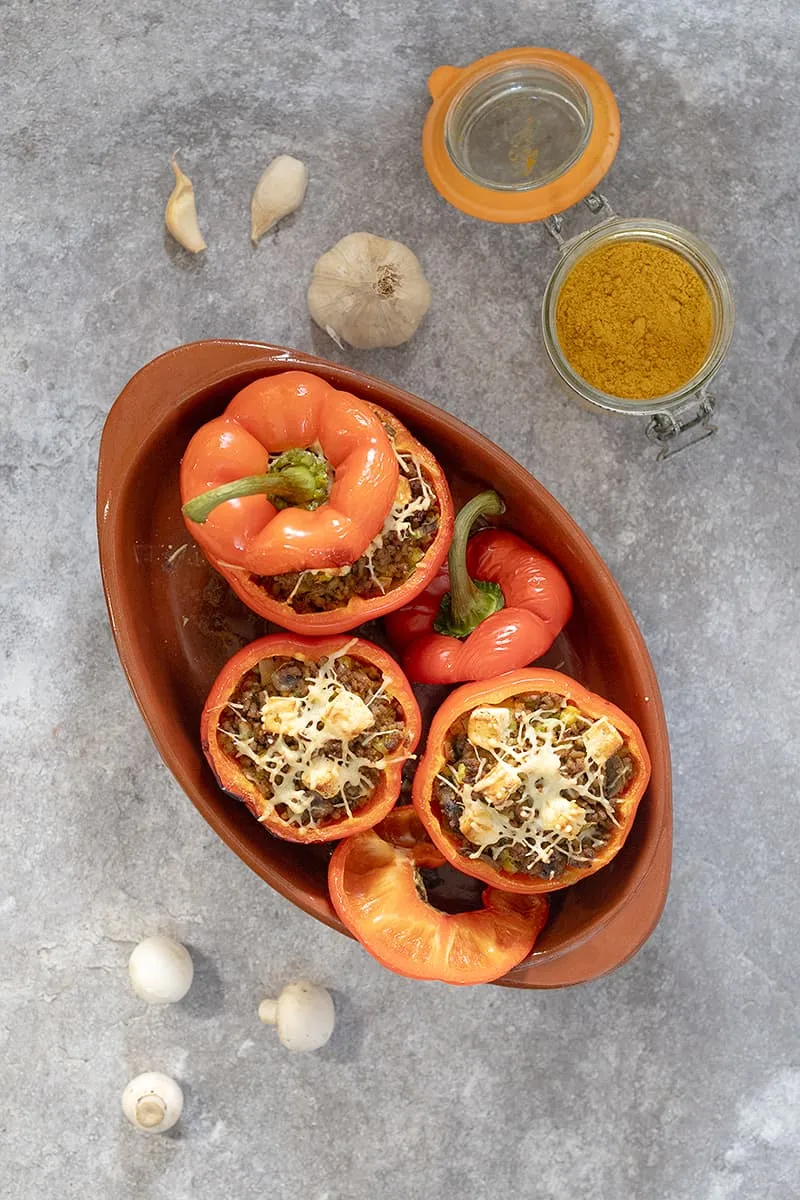 Gevulde paprika met gehakt en kerrie