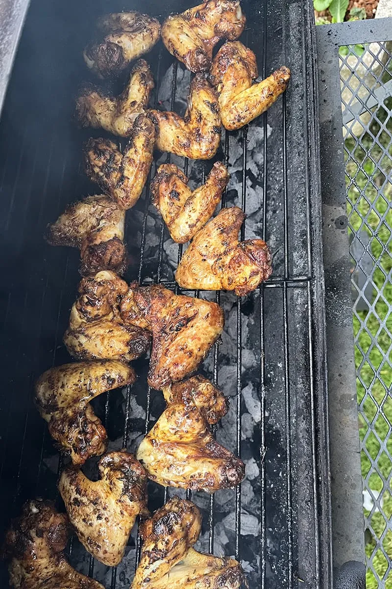 Kipklufjes op de barbecue bereiden