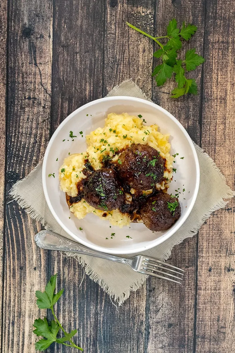 Koolraappuree met gehaktballen