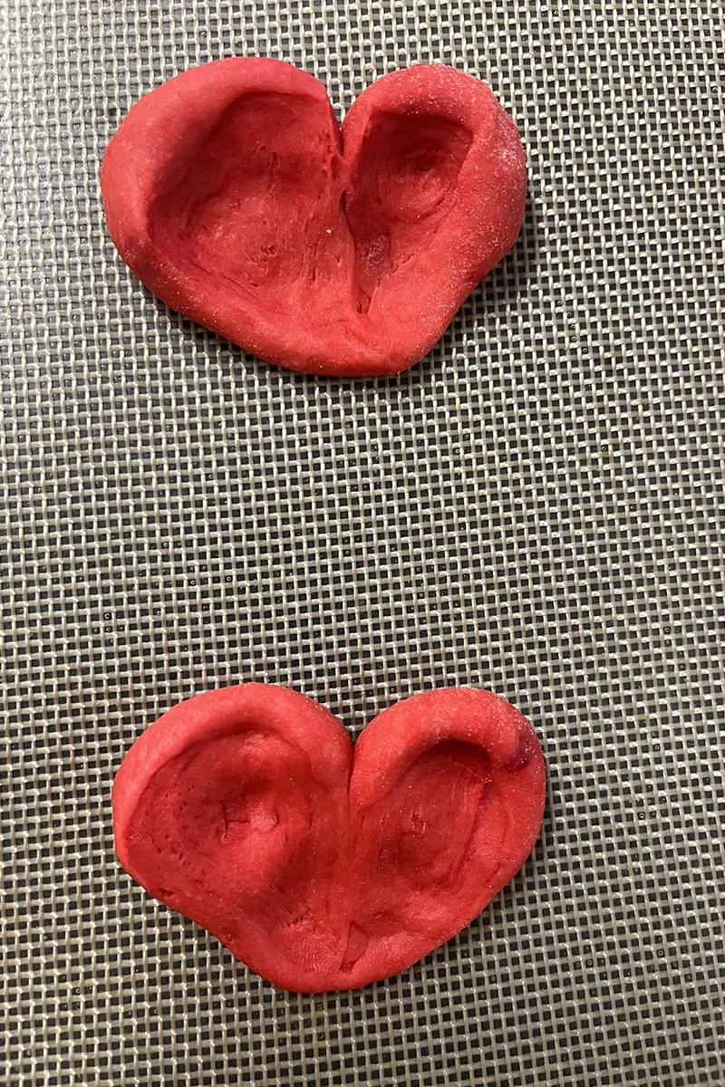 Roze zoete broodjes met roomkaas voorbereiden - stap 1