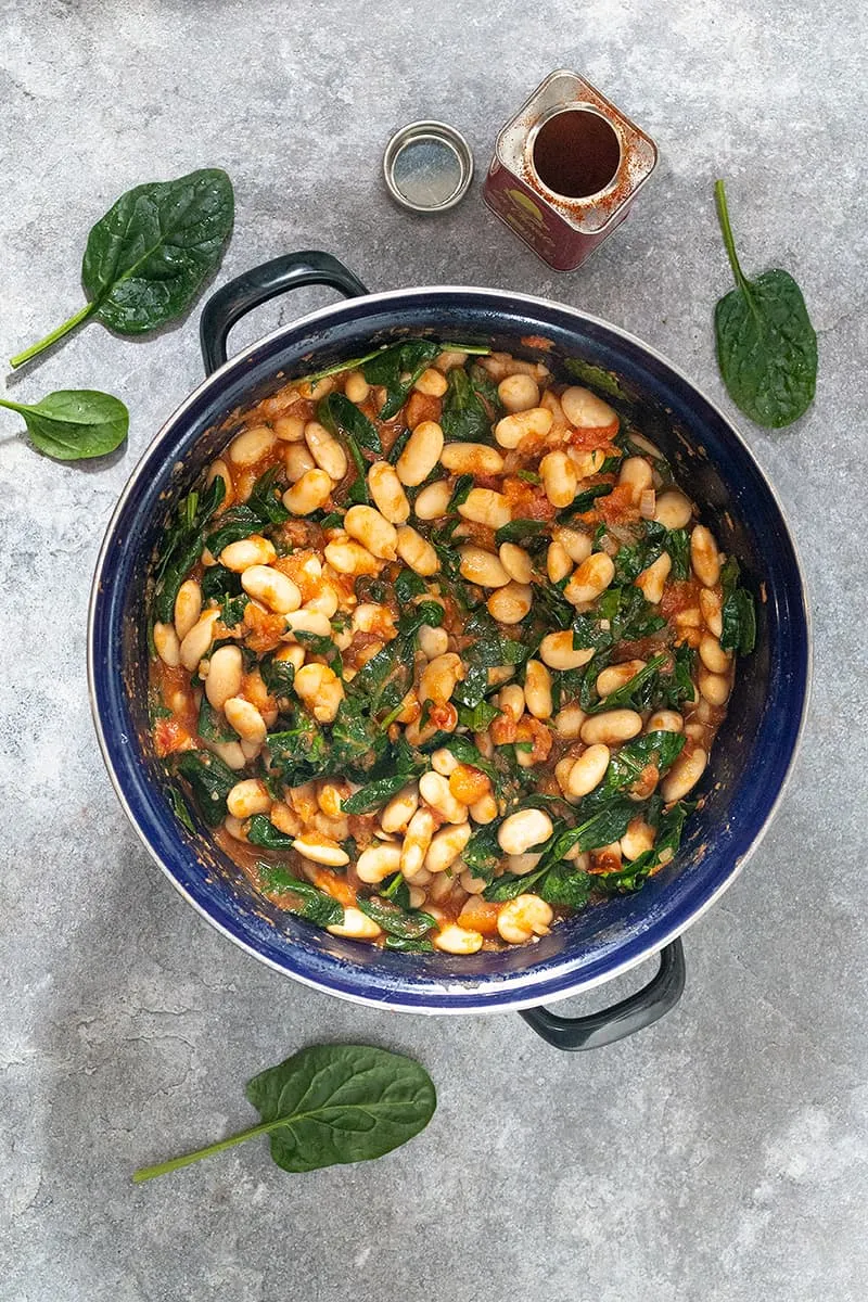 Spaanse bonen met spinazie en tomaat