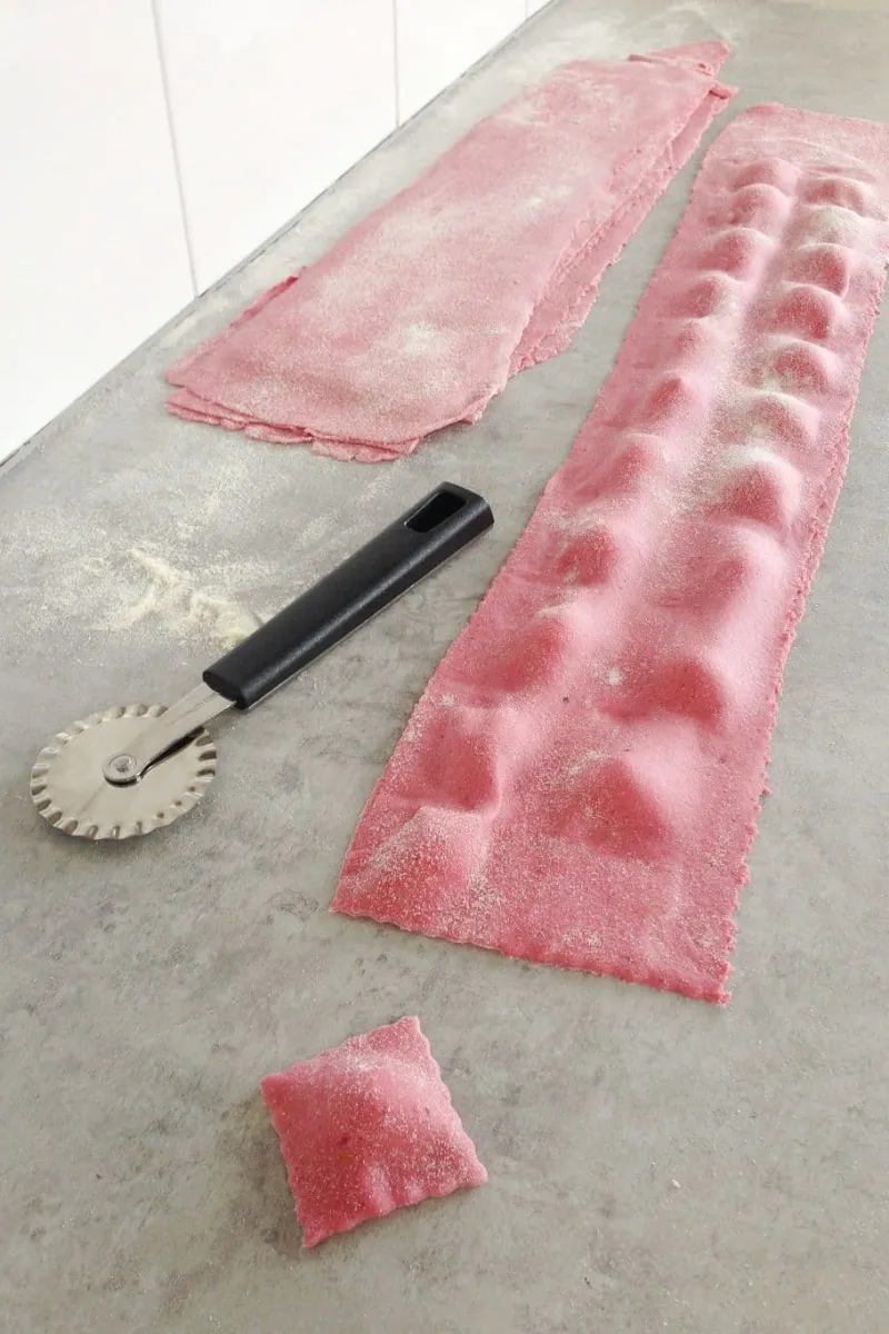 Rode bieten ravioli maken