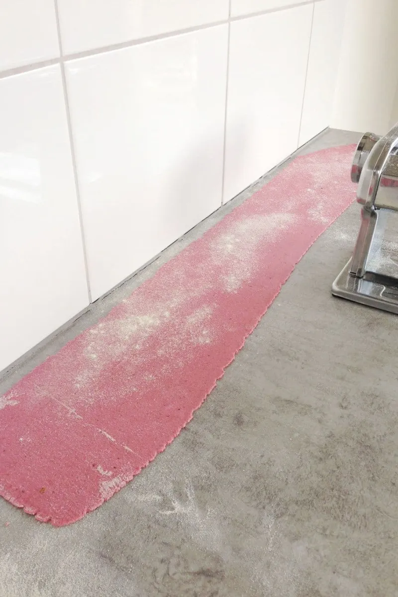 Rode bieten ravioli maken