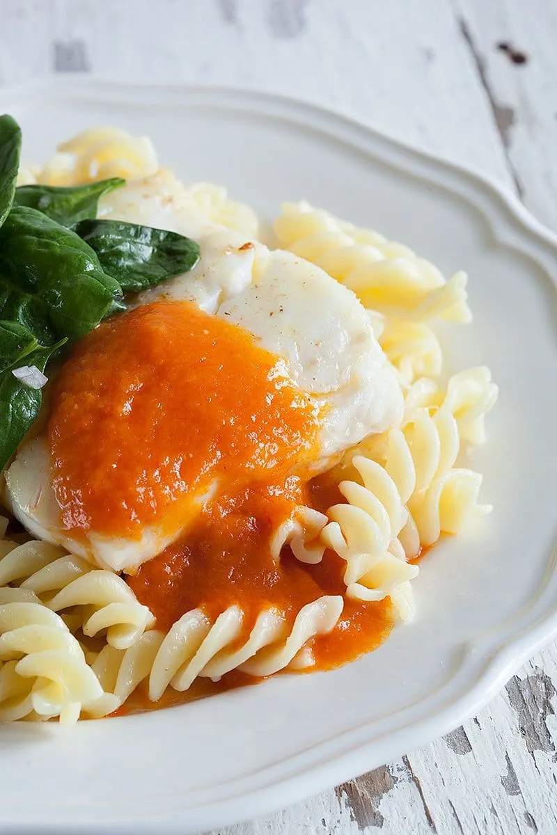 Kabeljauw met geroosterde paprikasaus