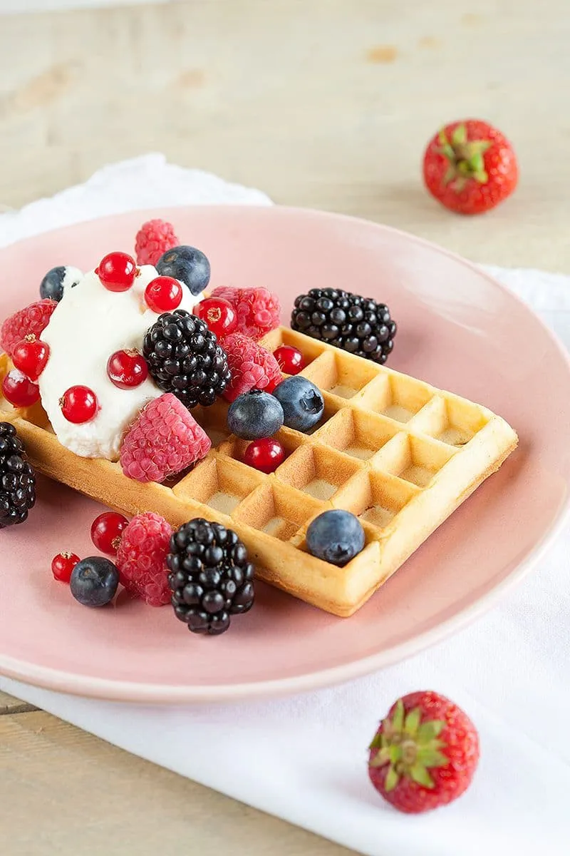 Wafels met rood fruit