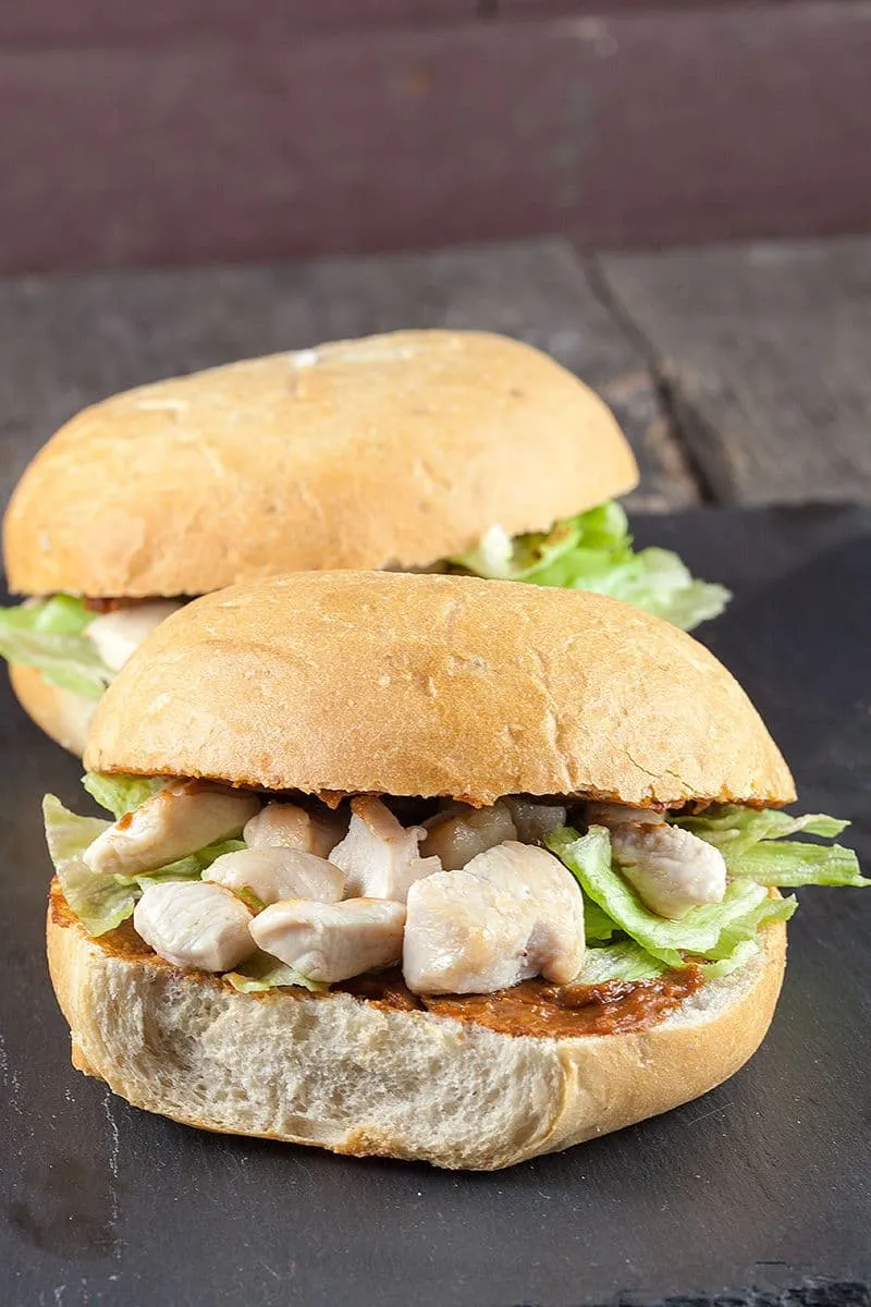 Italiaanse bol met kipsaté